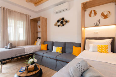 The lounge with single beds at Sunset coast house wood in Sifnos