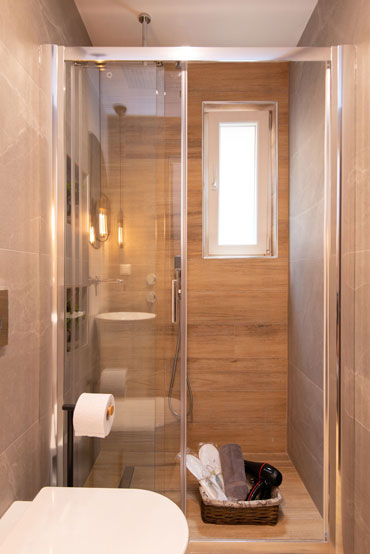 Modern bathroom of Sunset coast house wood