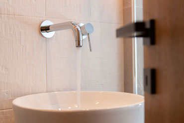 Sunset coast house wood - Modern bathroom