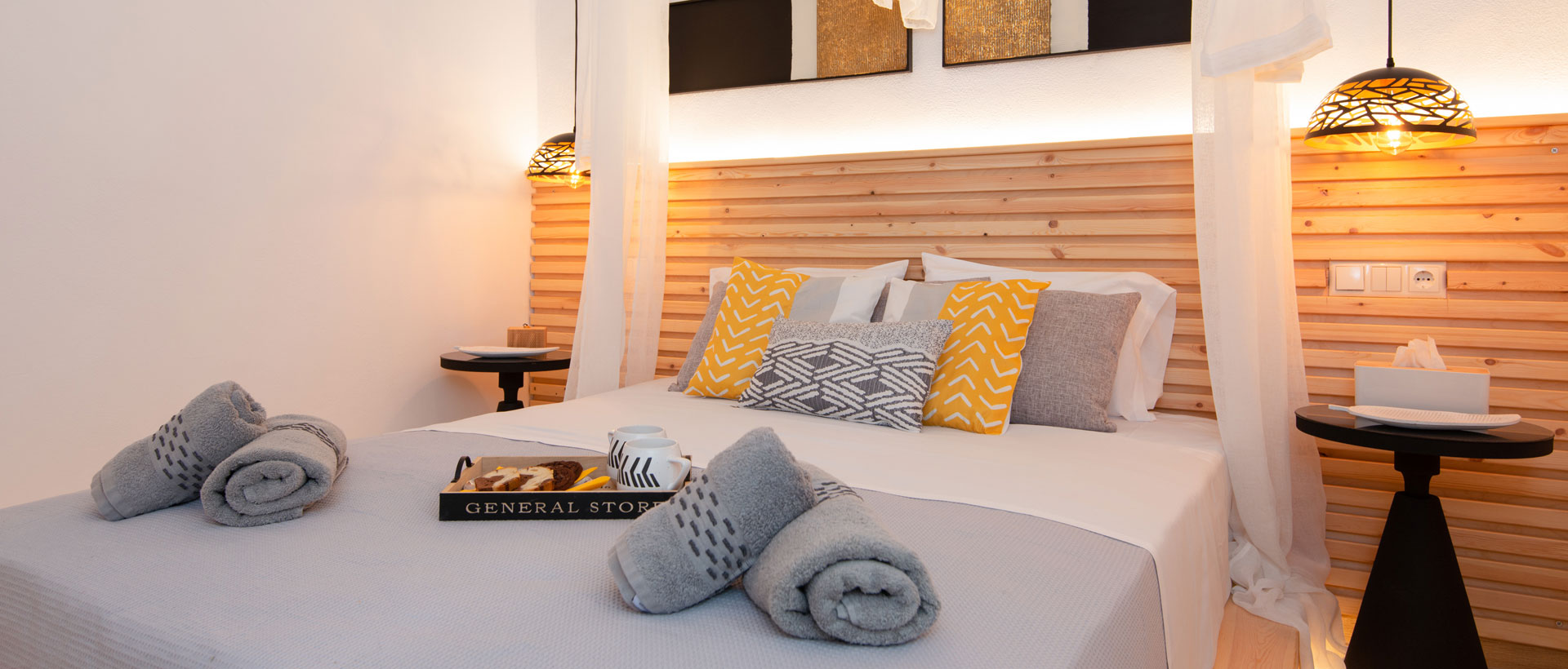 The bedroom of Sunset coast house wood in Sifnos
