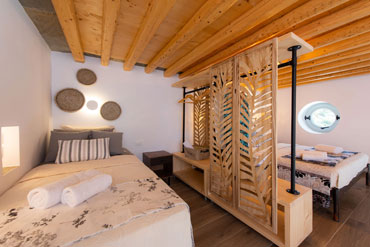 The bedrooms of Sunset coast house Stone