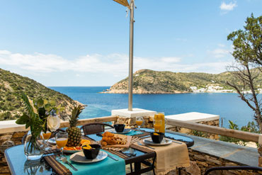 Spacious terrace with sea view