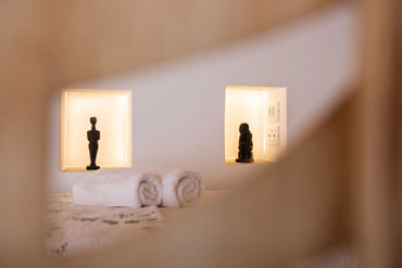 Decorative details in the bedroom