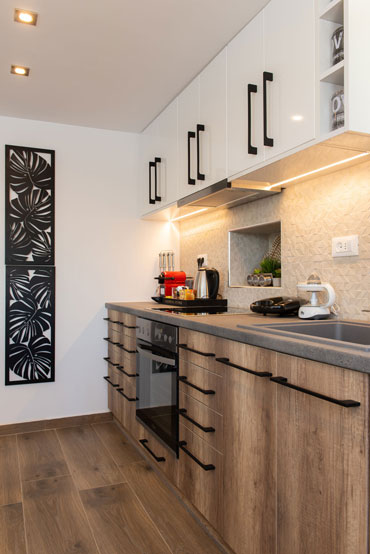 Fully equipped kitchen at Sunset coast house Stone